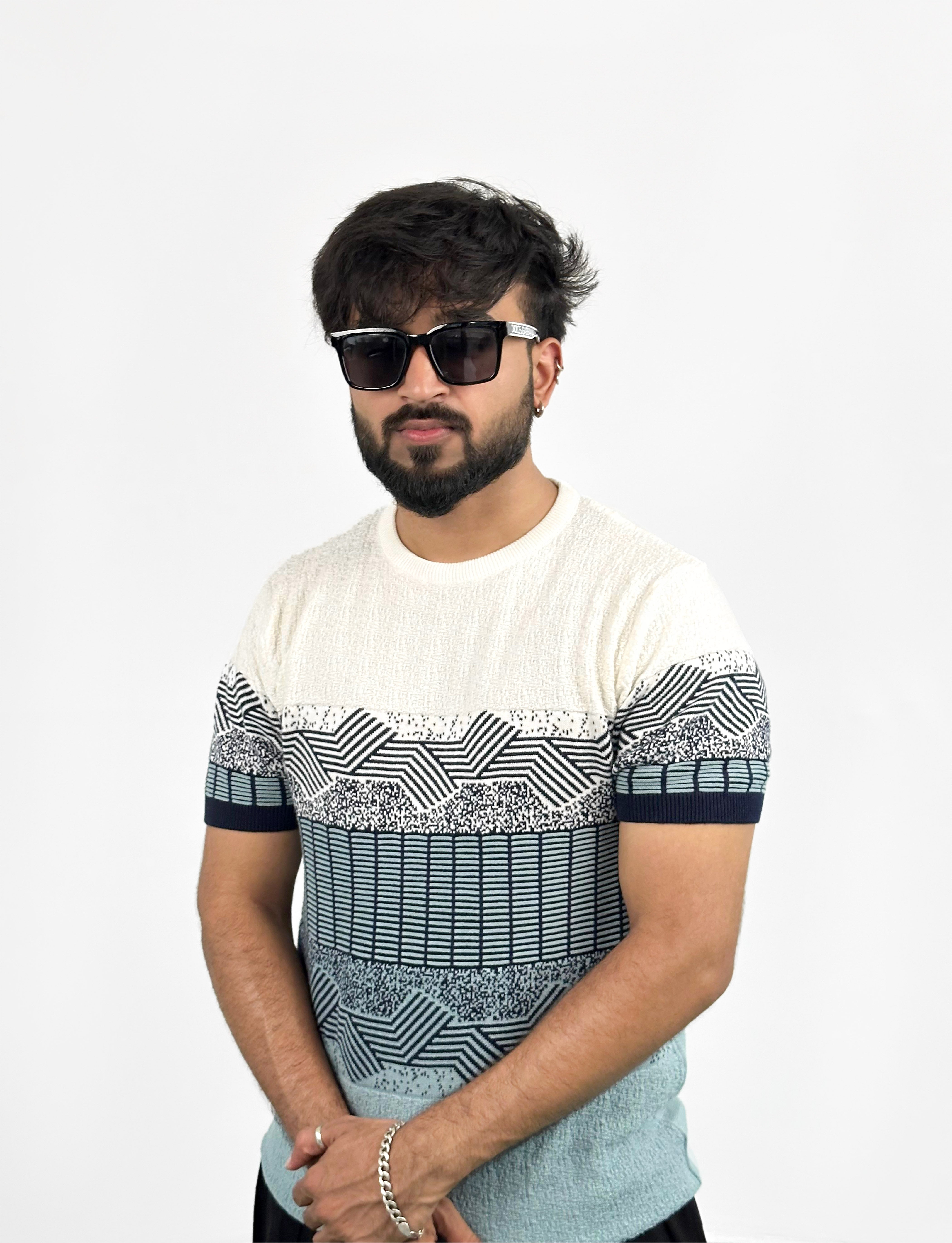 Off White And Blue Horizon Pattern Old Money Round Neck T-Shirt